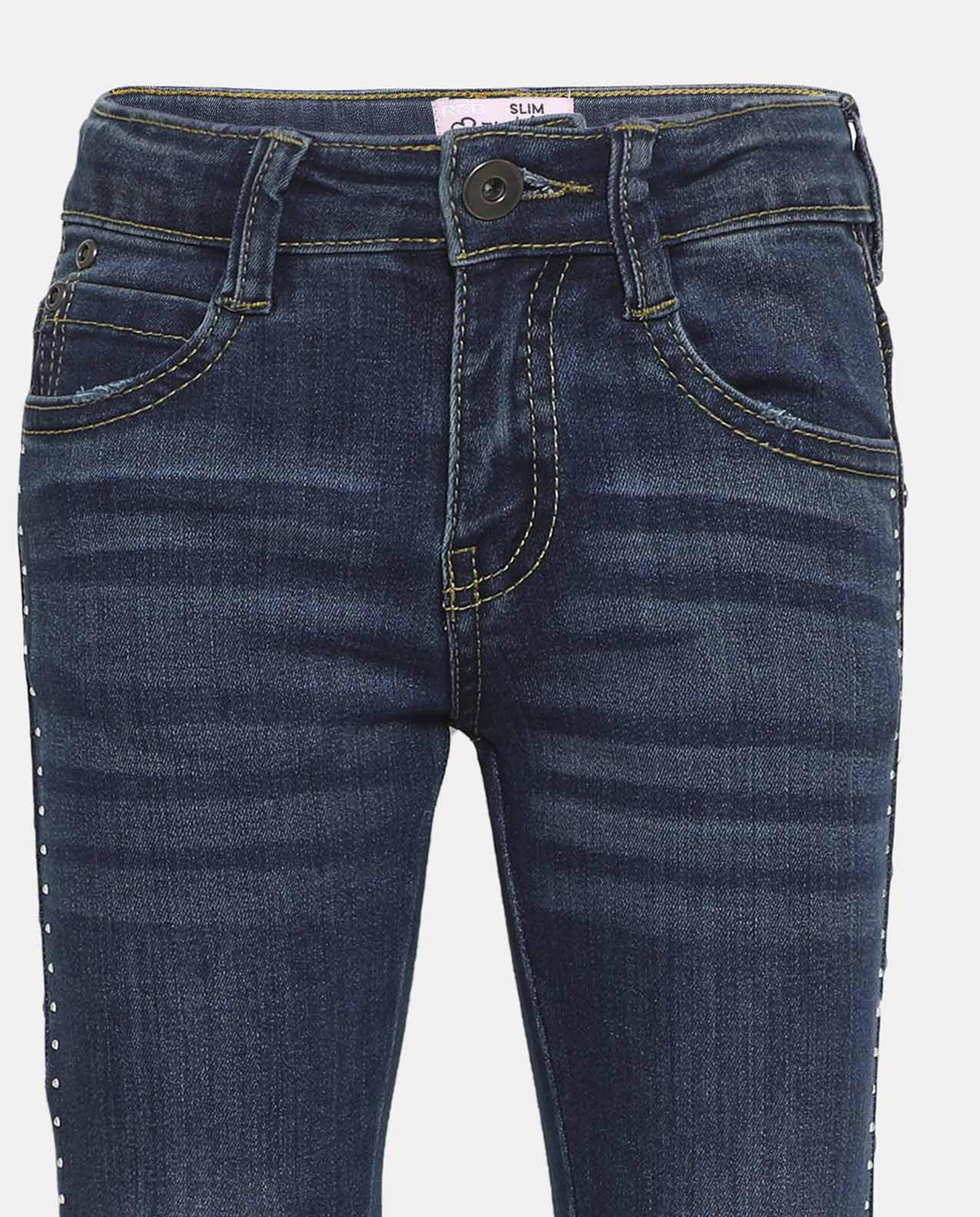 بنطال جينز منقوش باللون الأزرق من