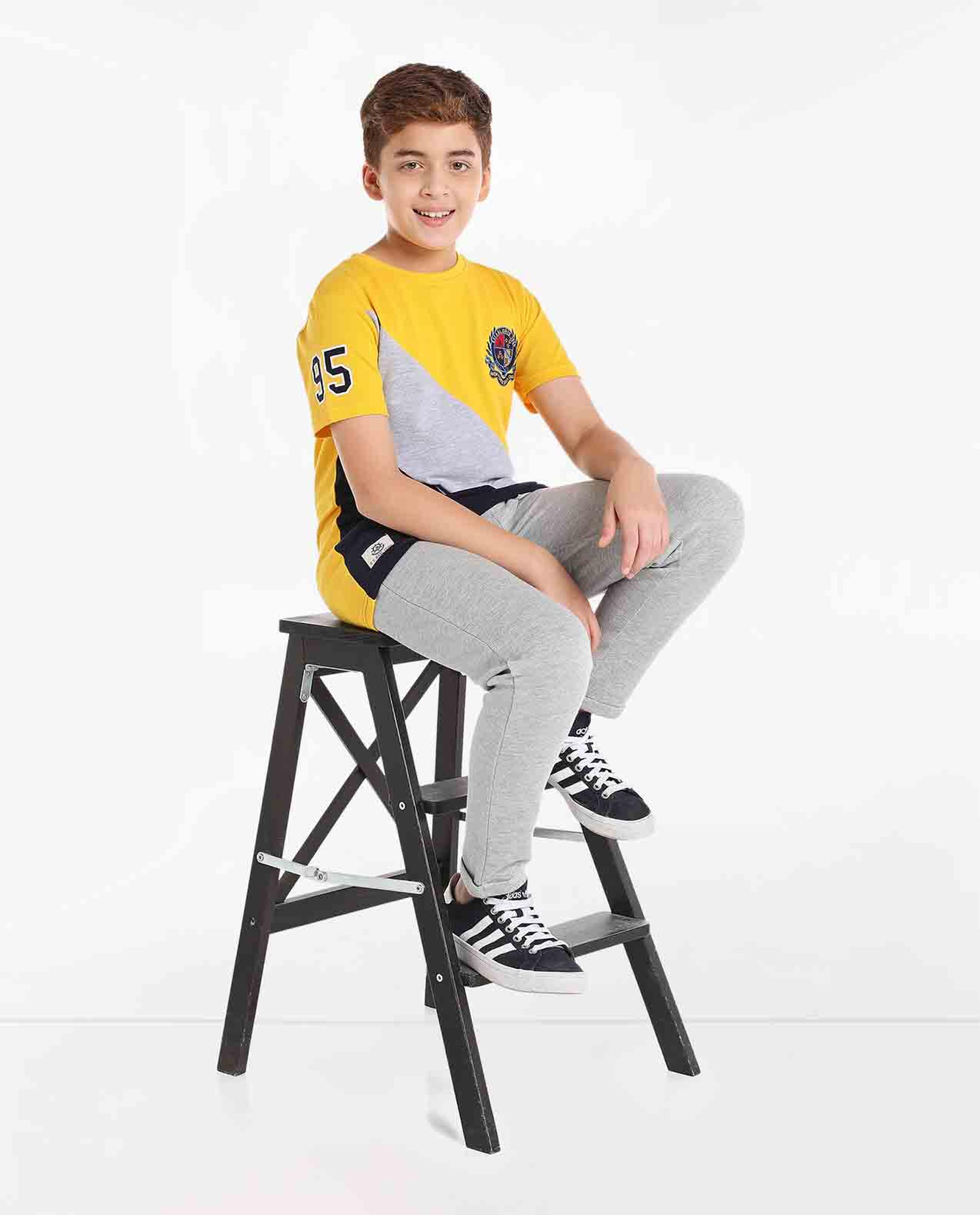 Color Block Printed T-Shirt with Crew Neck and Short Sleeves