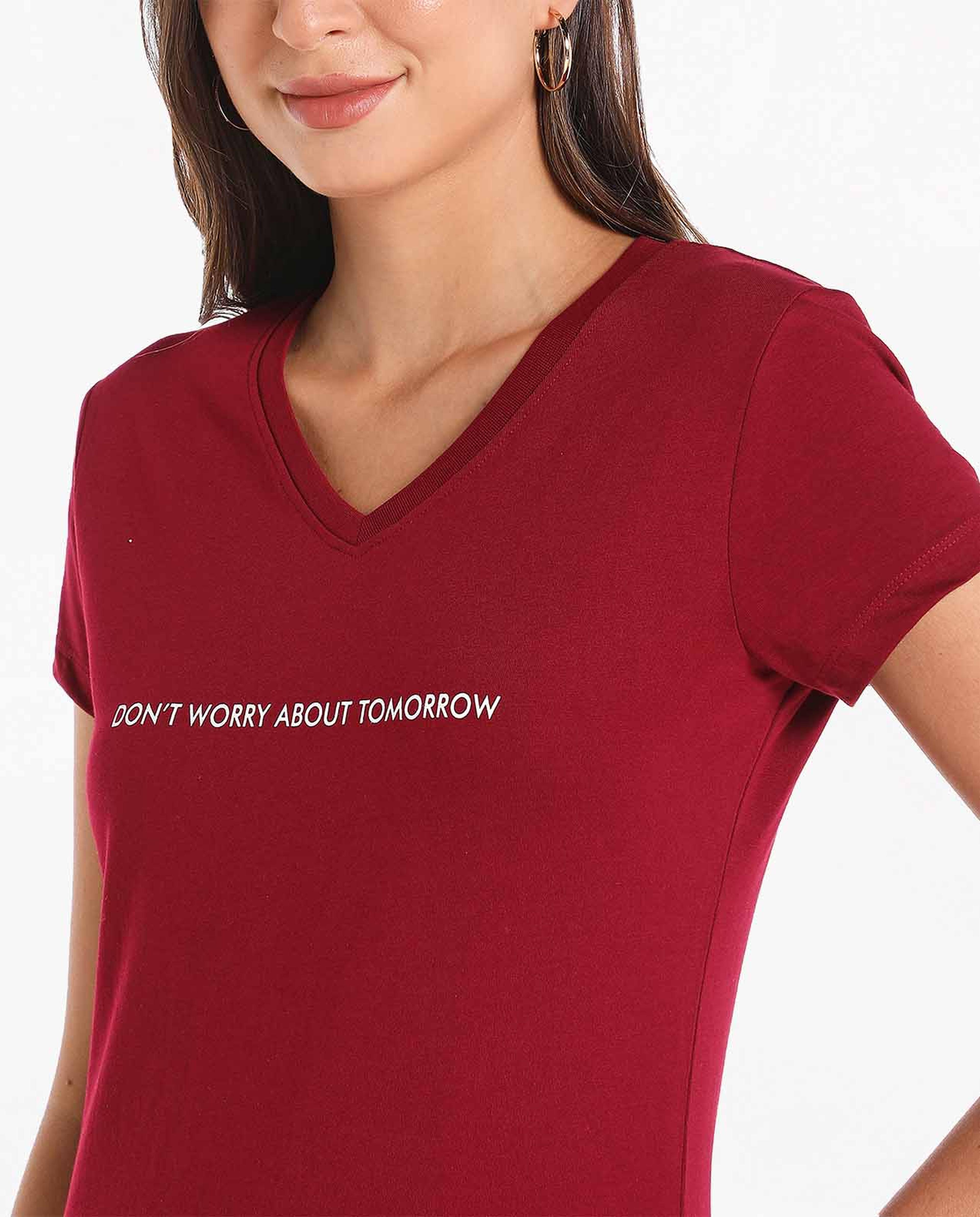 Graphic Printed Casual T-Shirt With Short Sleeves And V-Neck
