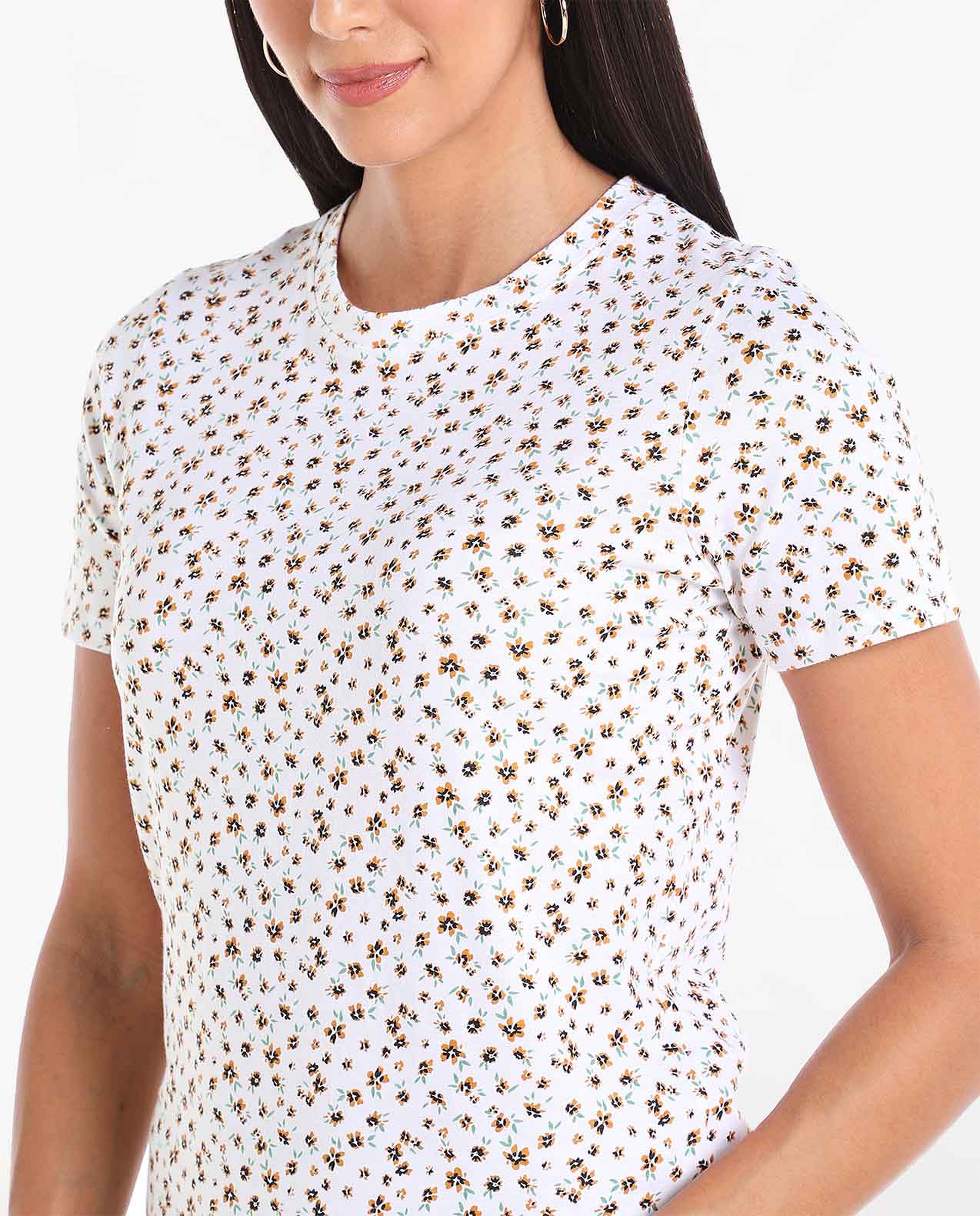 Floral Printed T-Shirt with Round Neck and Short Sleeves