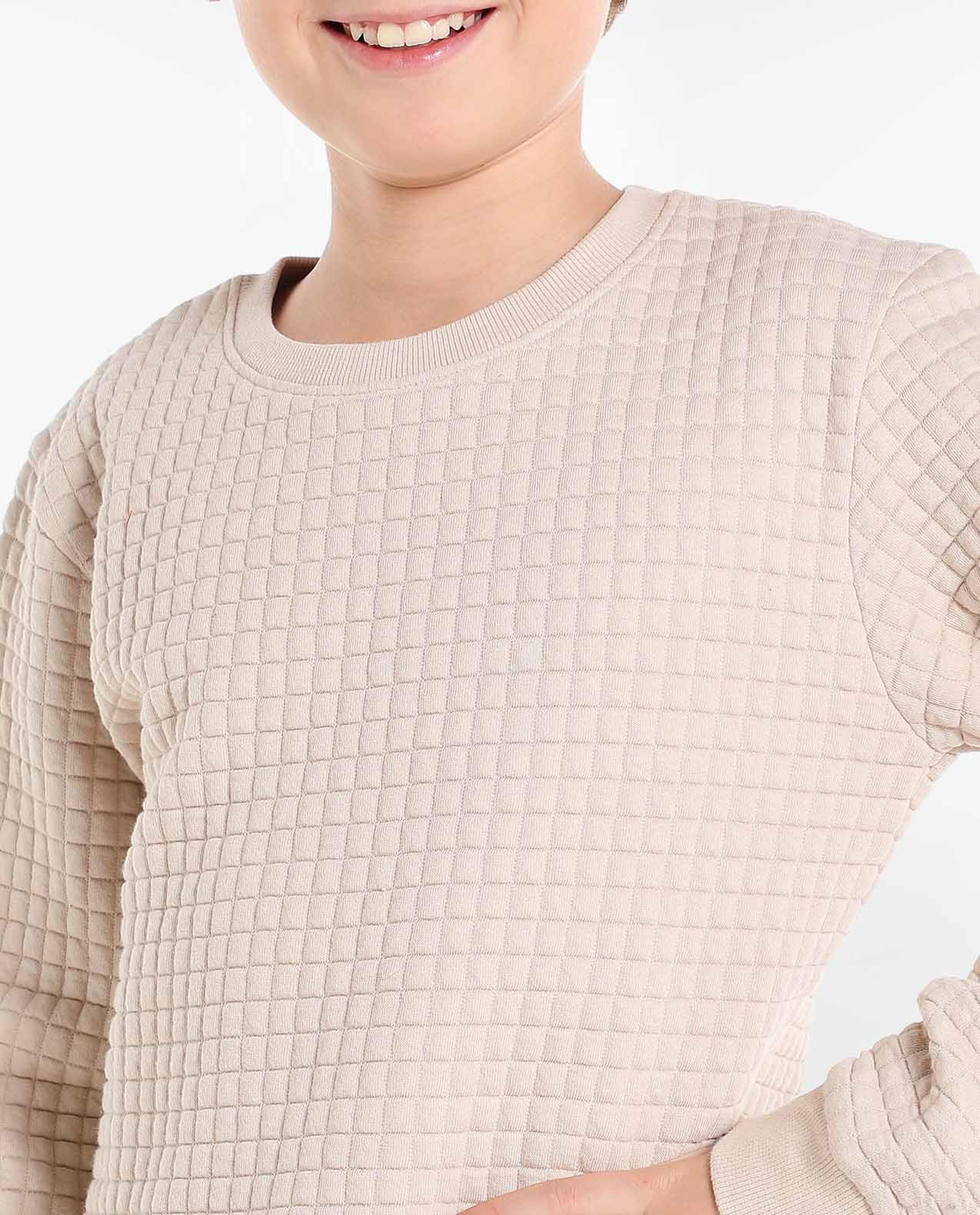 Solid Quilted Sweatshirt with Crew Neck and Long Sleeves