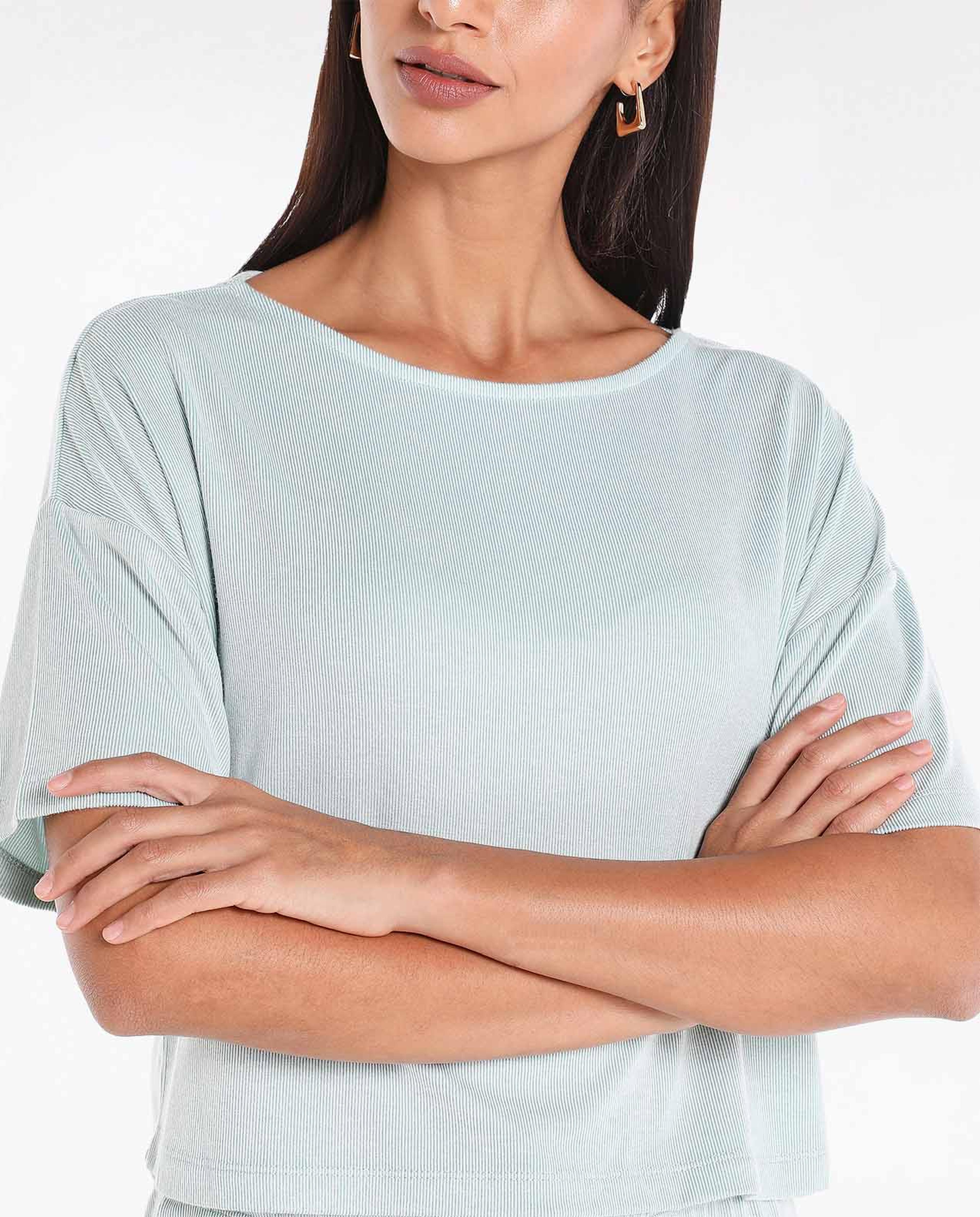 Solid Crop T-Shirt with Crew Neck and Short Sleeves