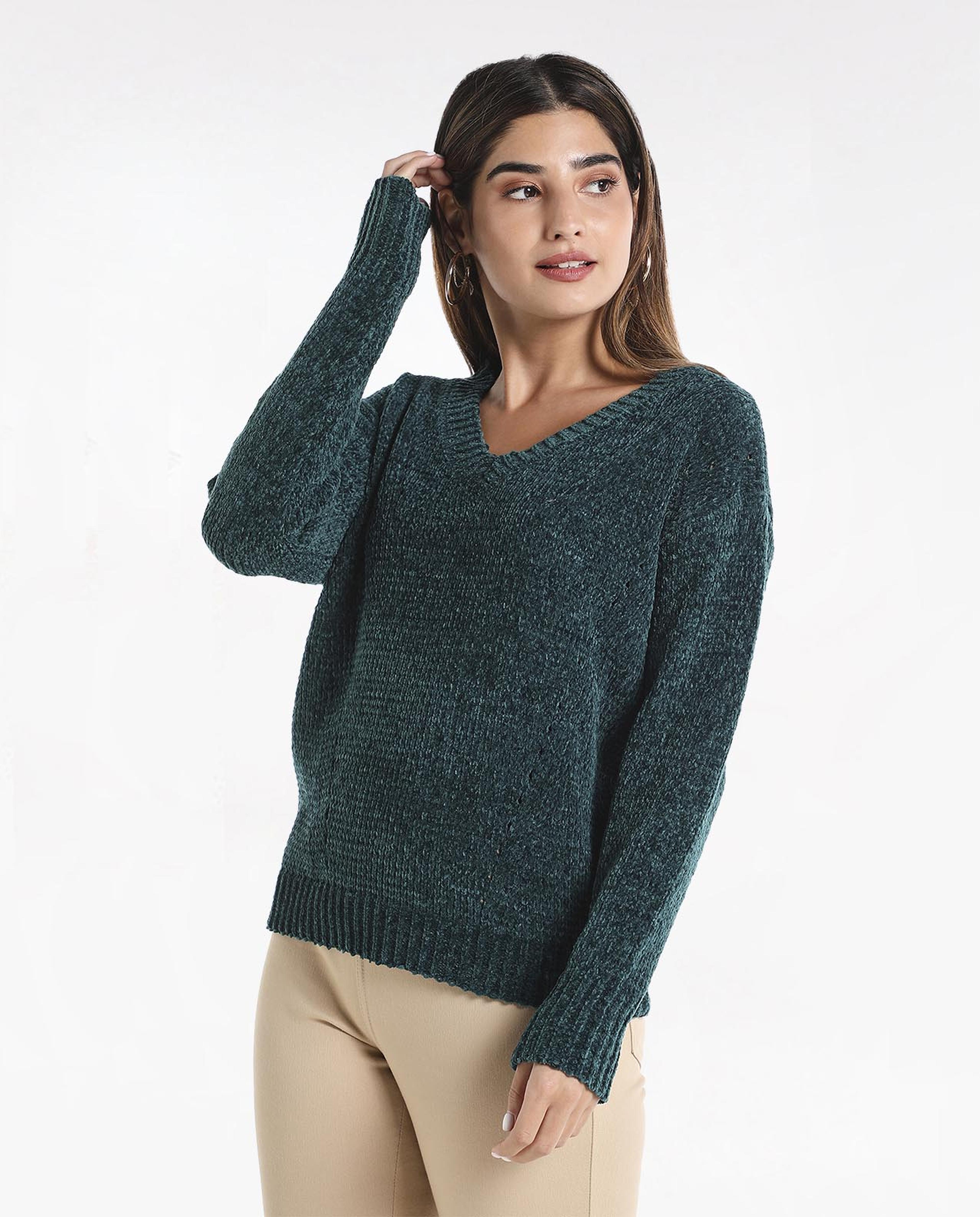Solid Casual Sweater with V-Neck and Long Sleeves