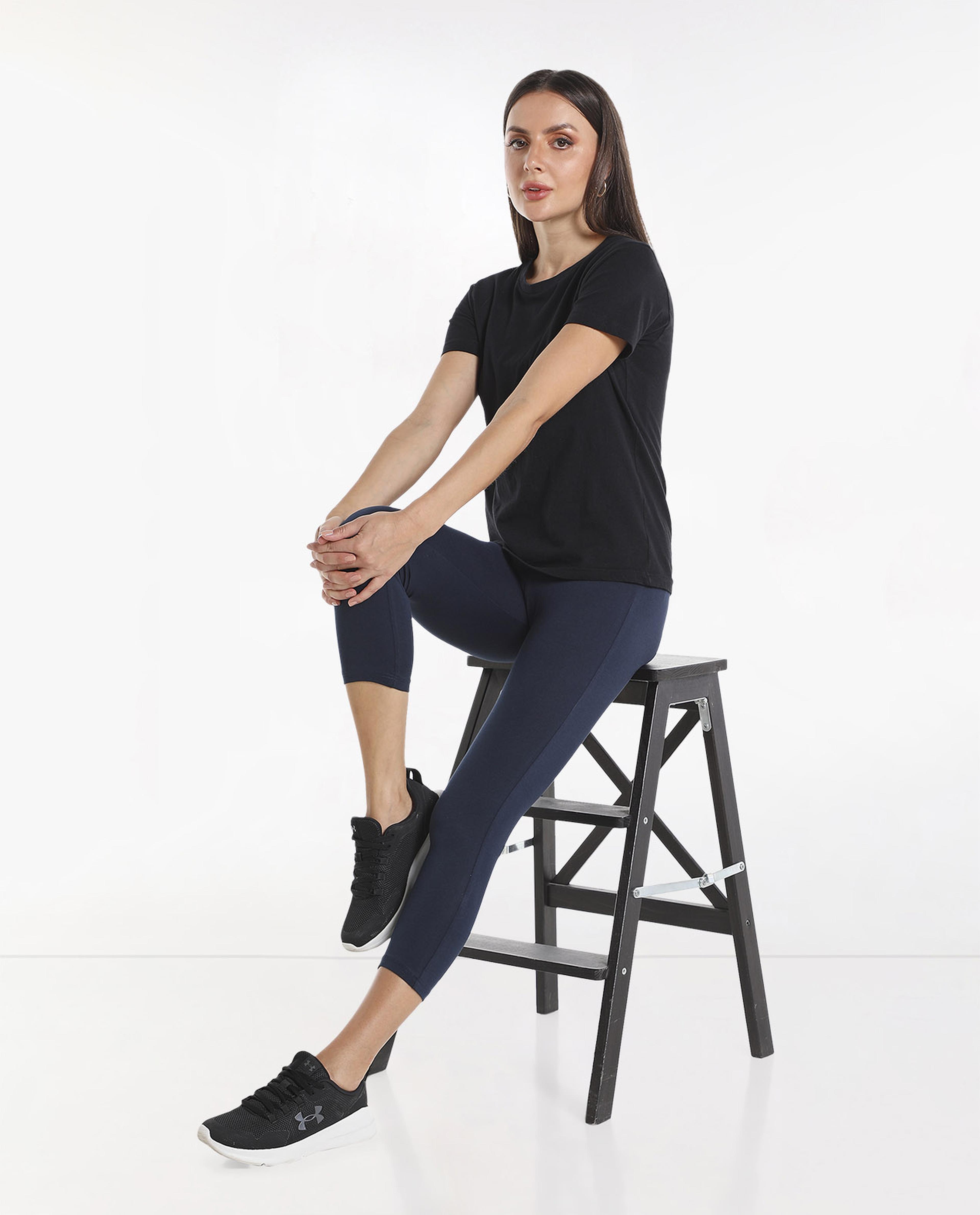 Solid Mid-Rise Capri Leggings