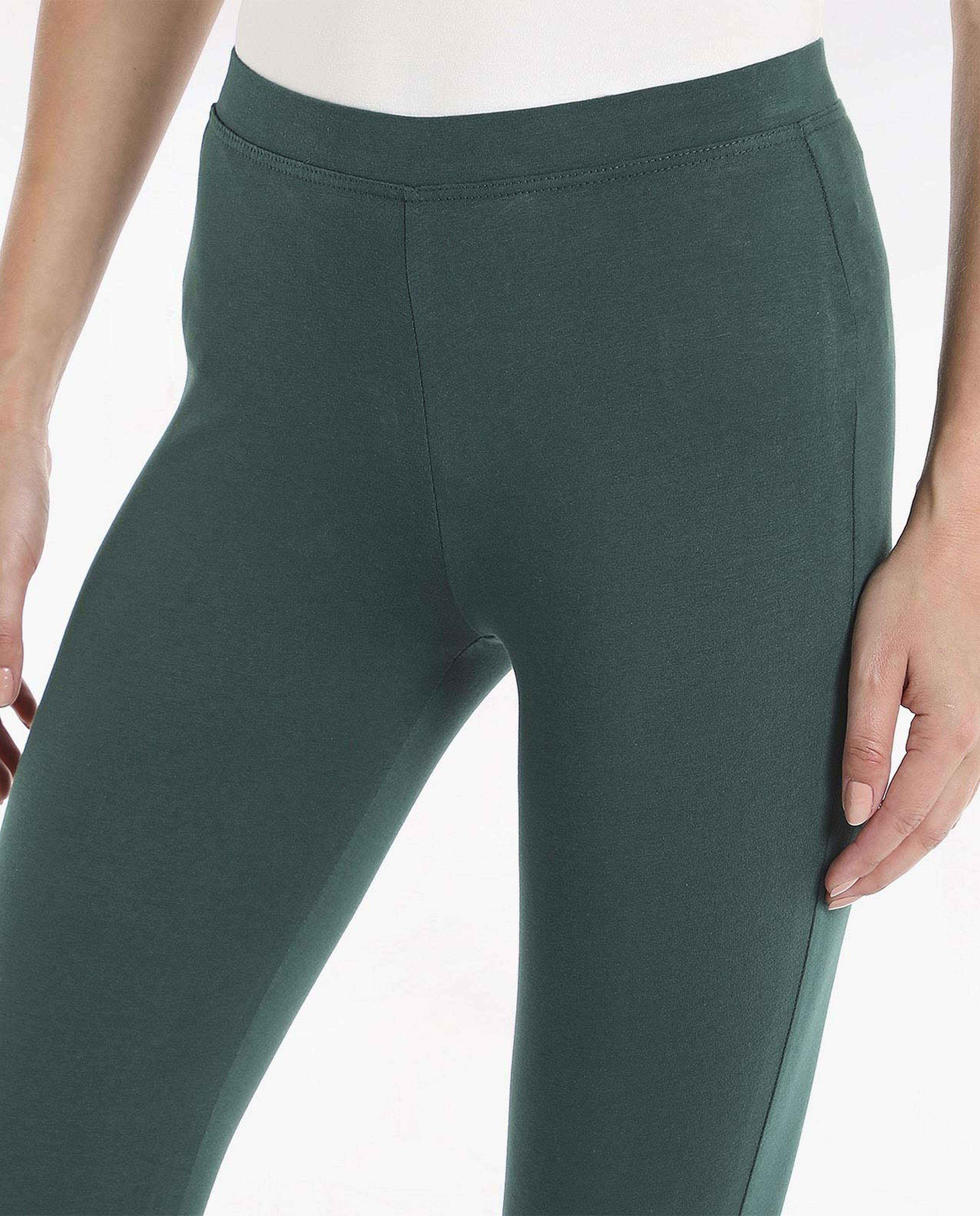 Solid Mid-Rise Capri Leggings