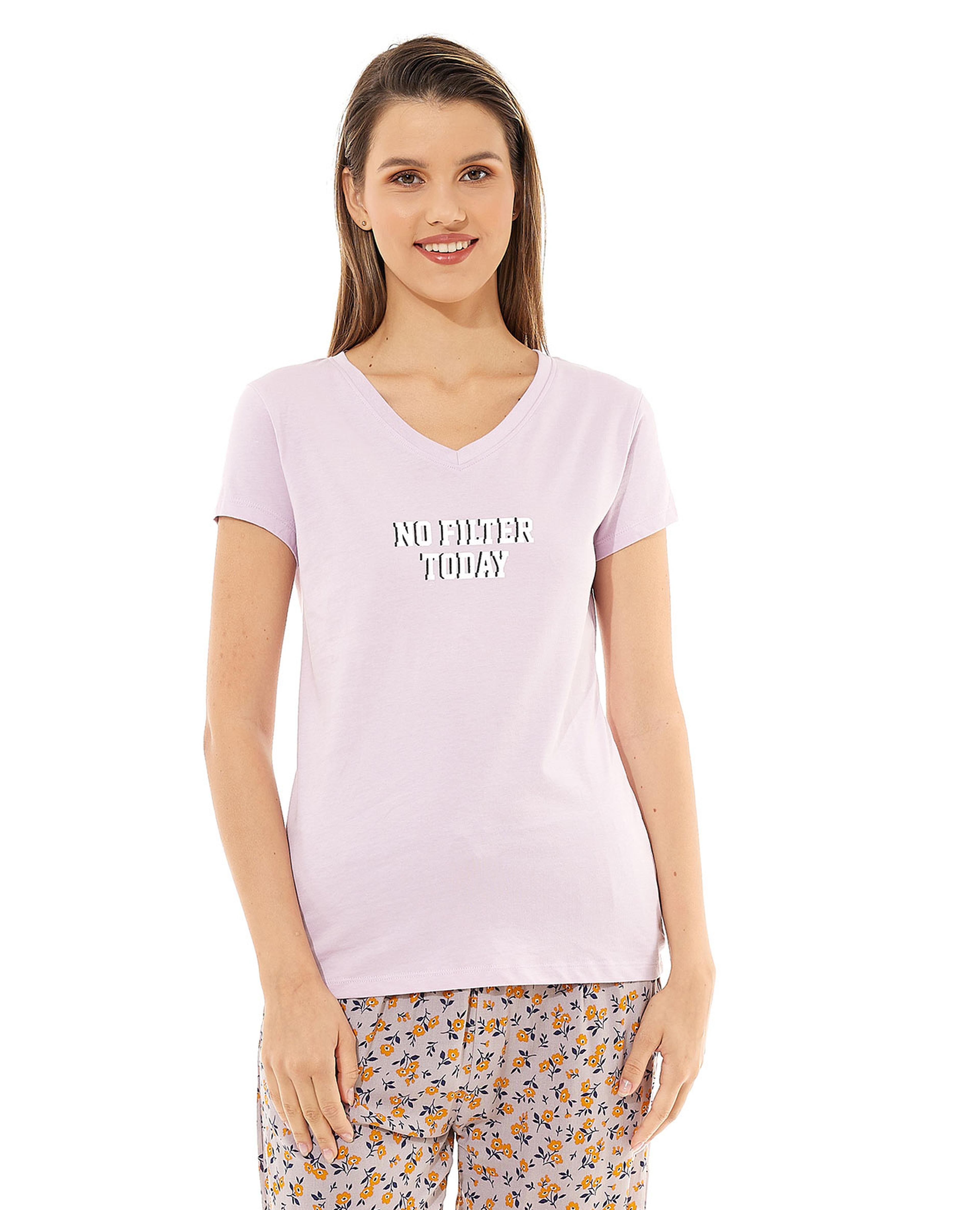 Graphic Print T-Shirt with V-Neck and Short Sleeves