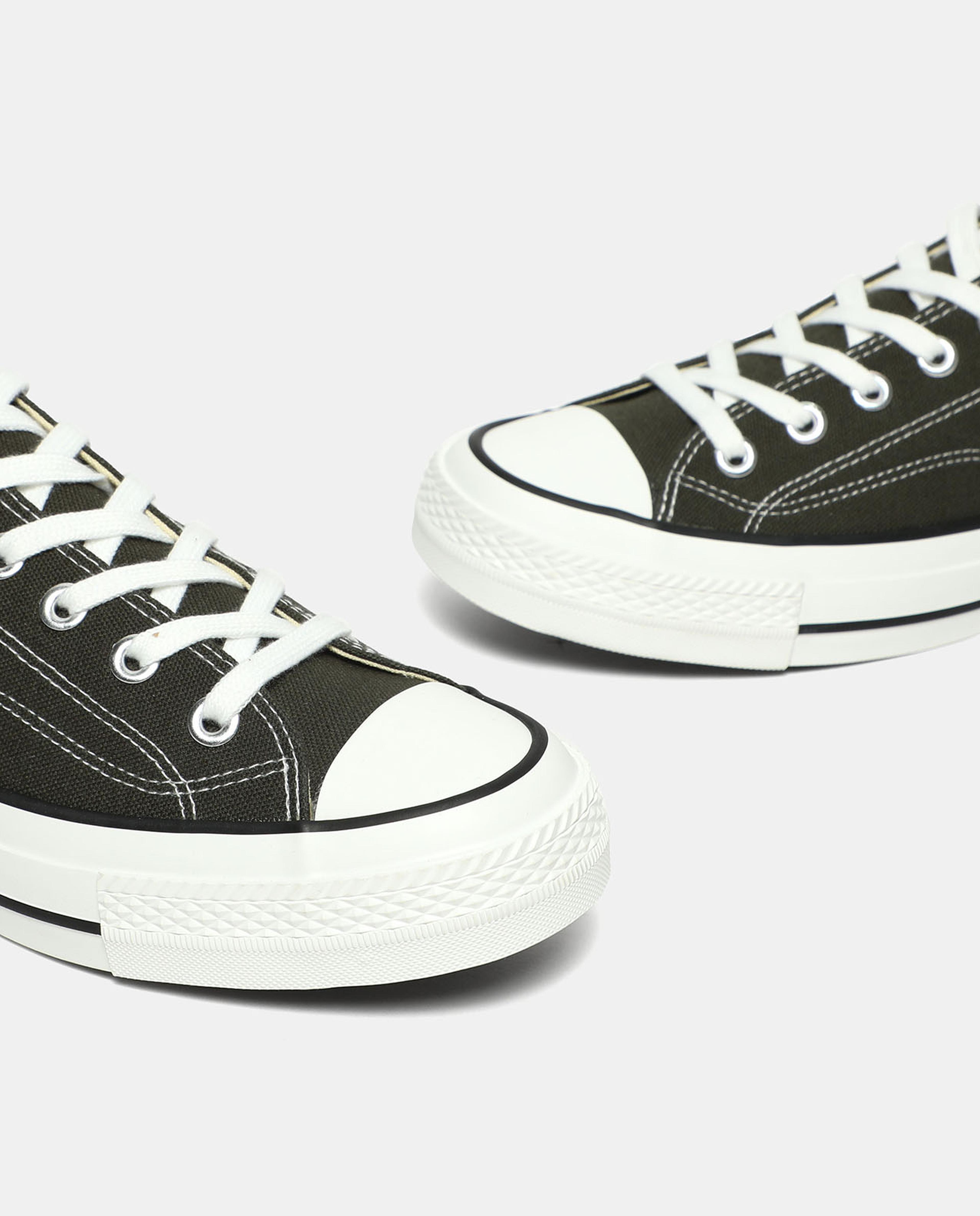 Low Top Canvas Shoes