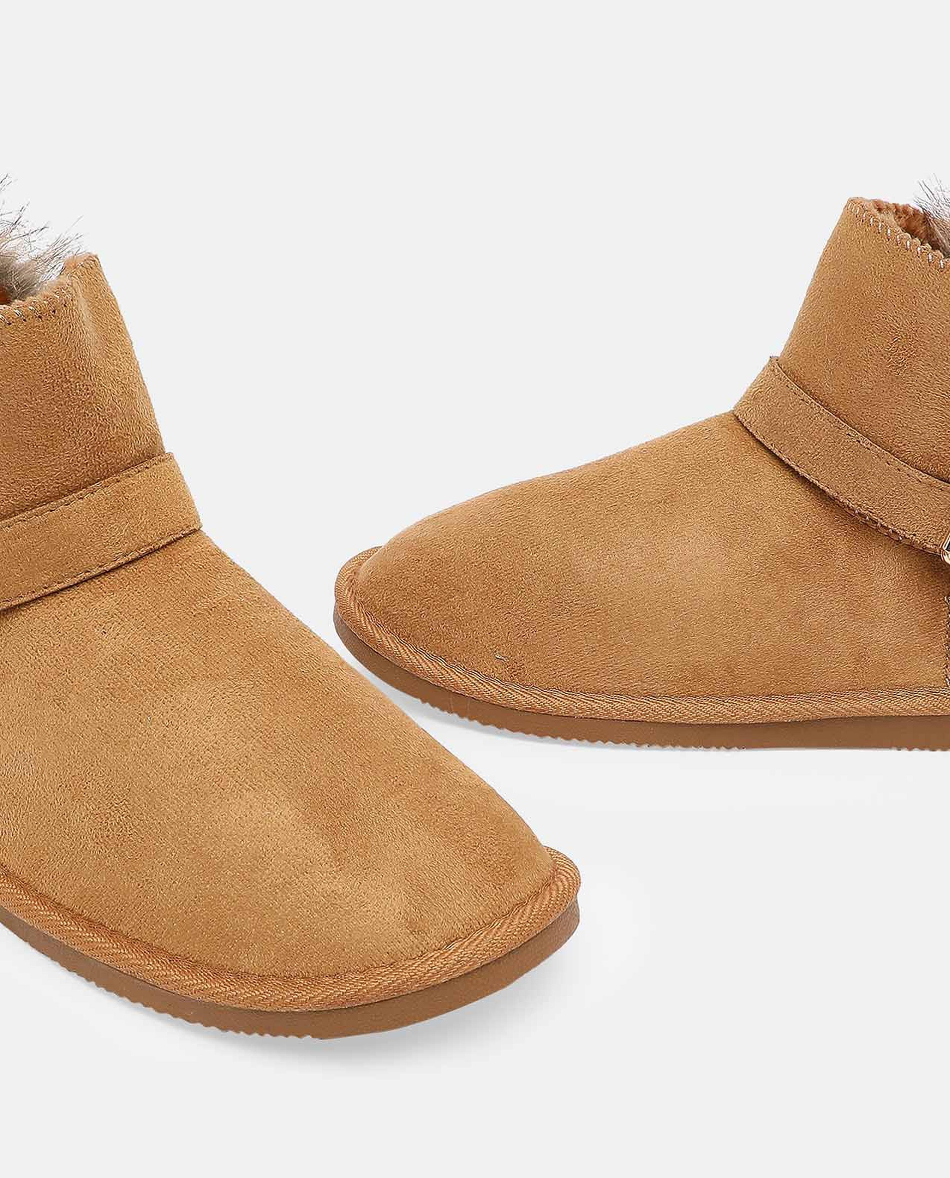 Faux Fur Detailed Ugg Boots