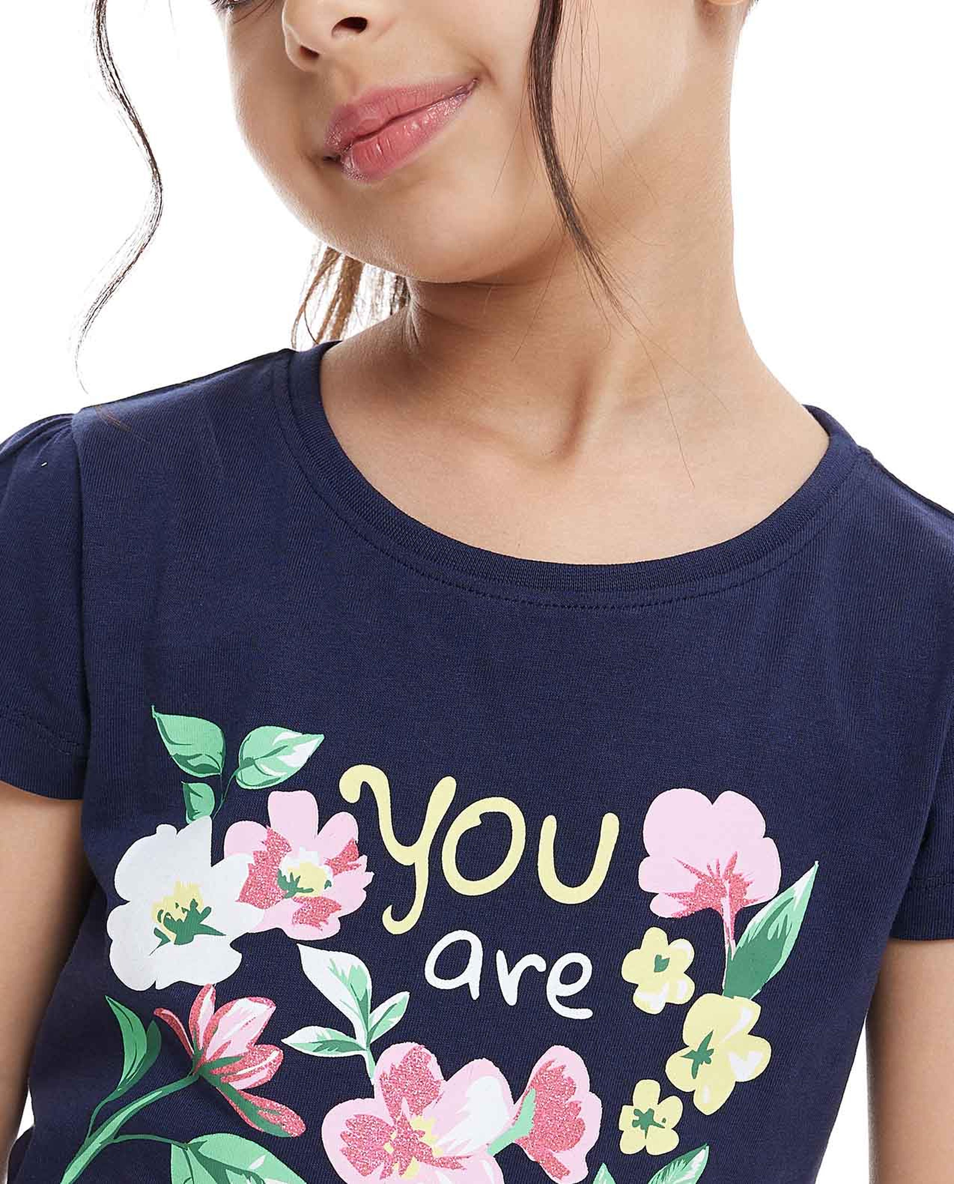 Graphic Print T-Shirt with Crew Neck and Short Sleeves