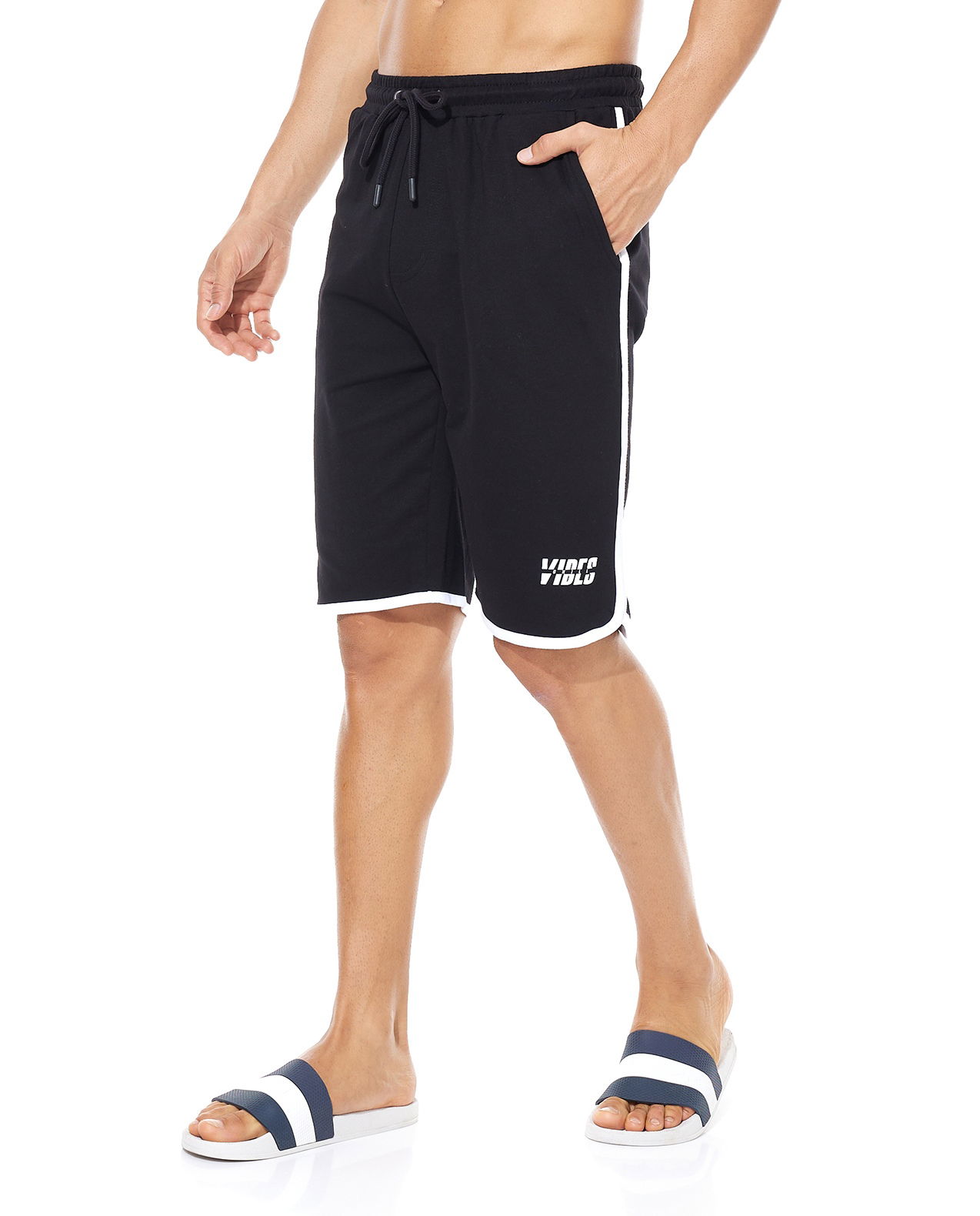 Shop Contrast Trim Shorts with Drawstring Waist Online | R&B UAE