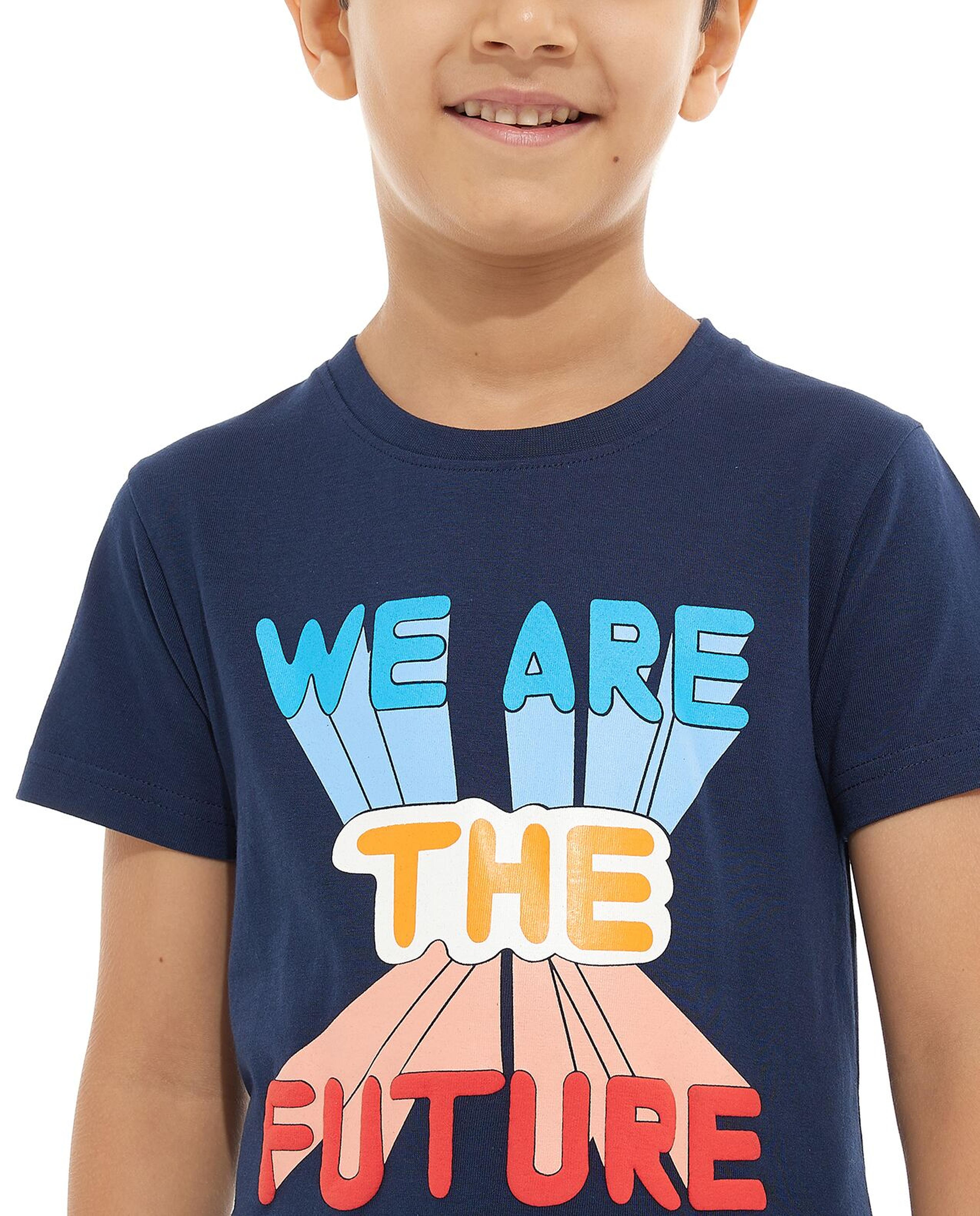 Graphic Print T-Shirt with Crew Neck and Short Sleeves