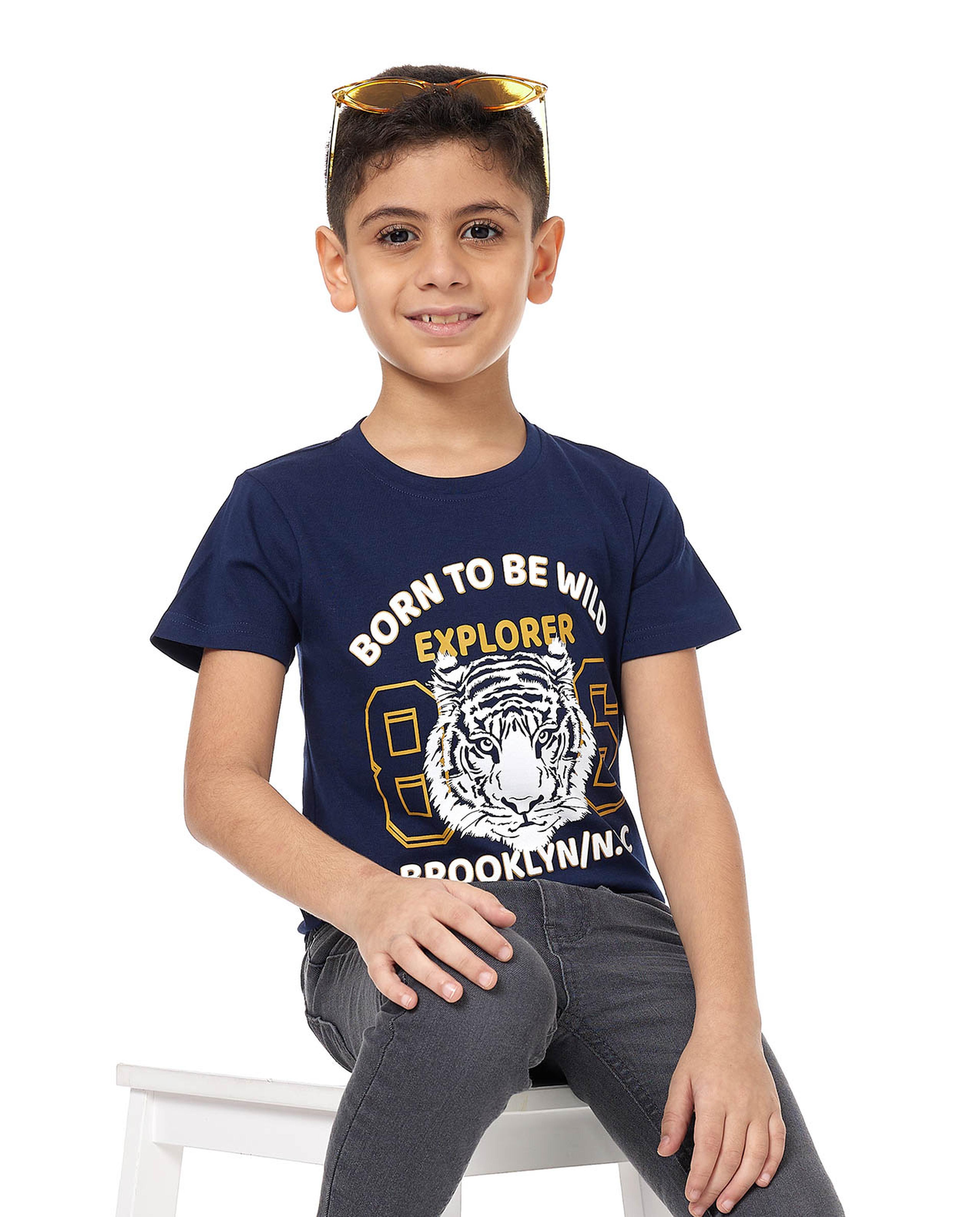 Graphic Print T-Shirt with Crew Neck and Short Sleeves