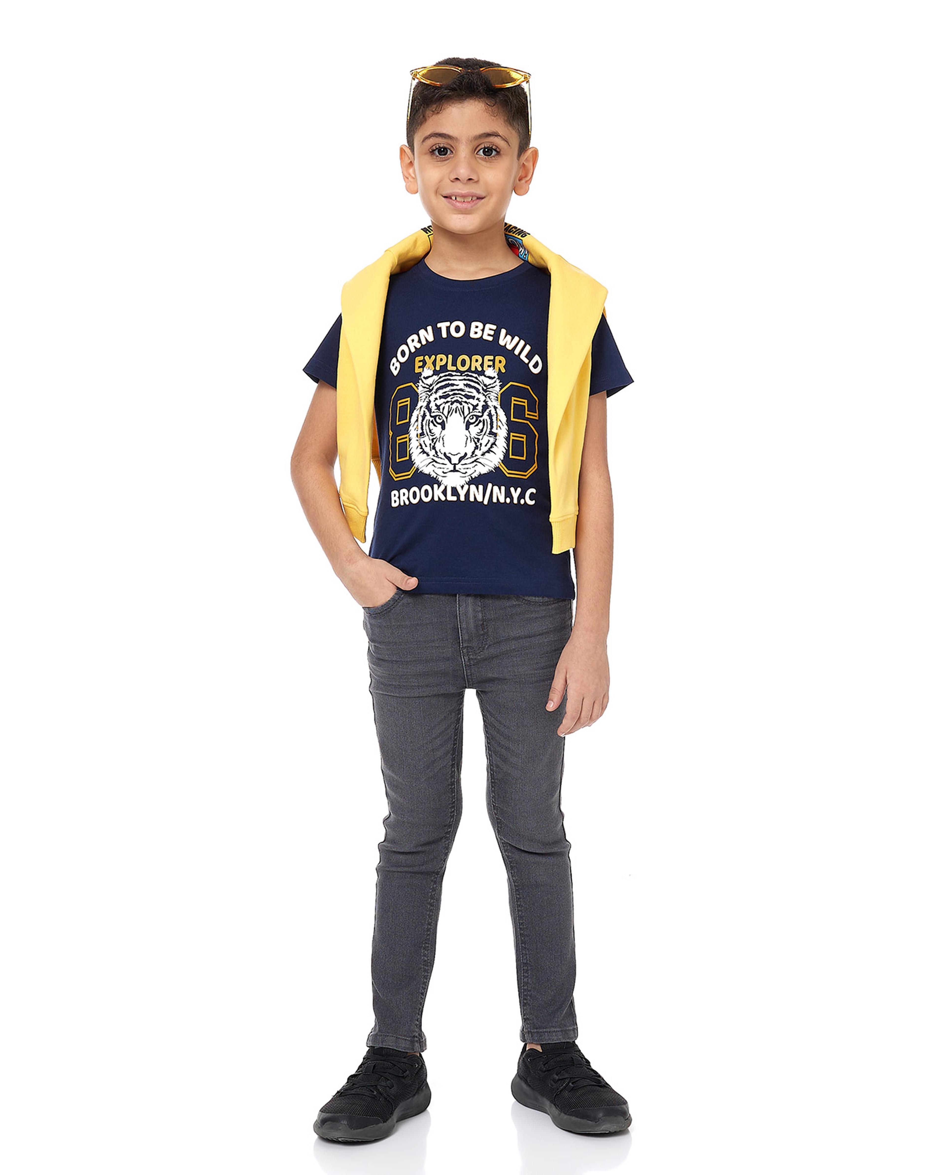 Graphic Print T-Shirt with Crew Neck and Short Sleeves