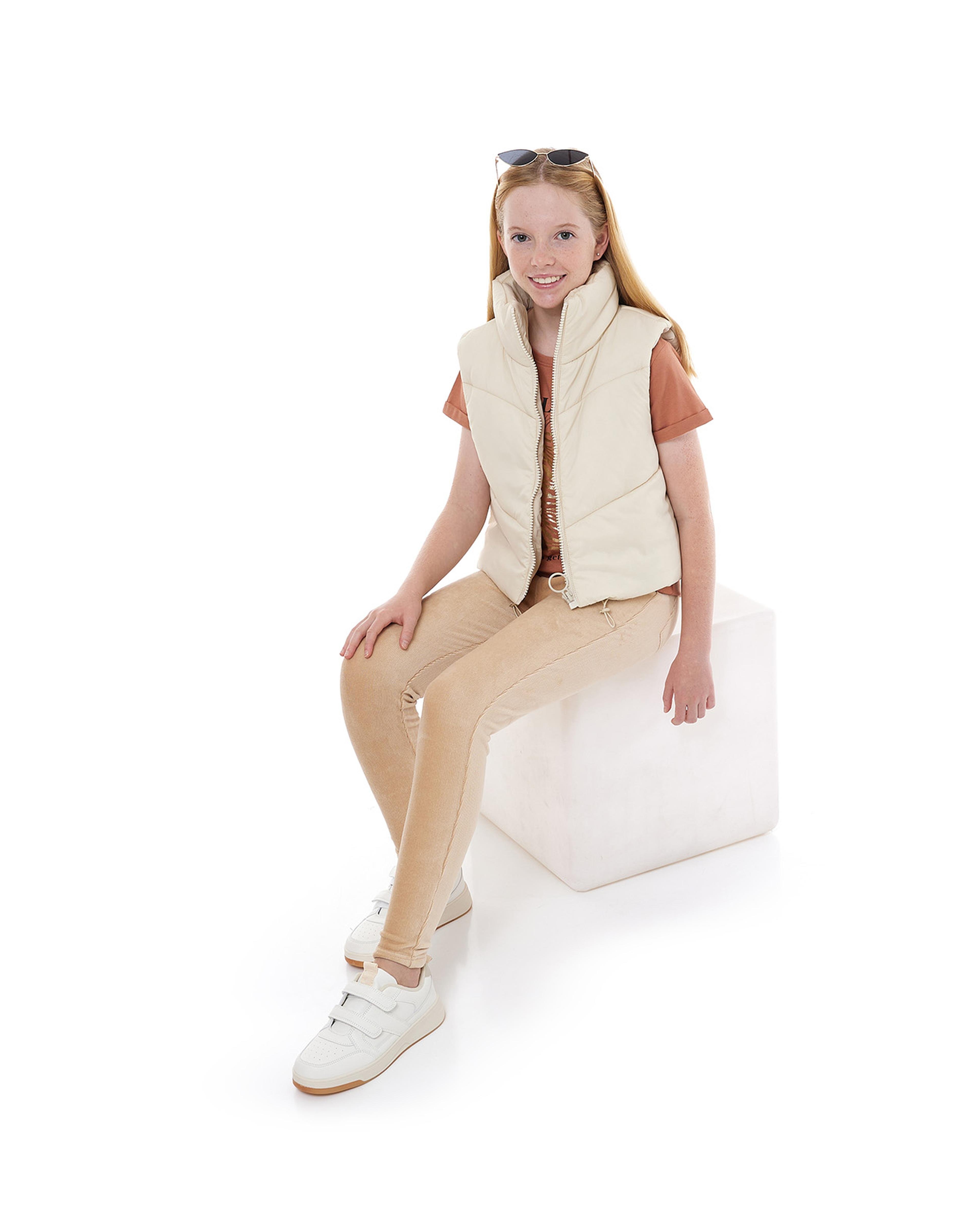 Solid Gilet with Zipper Closure