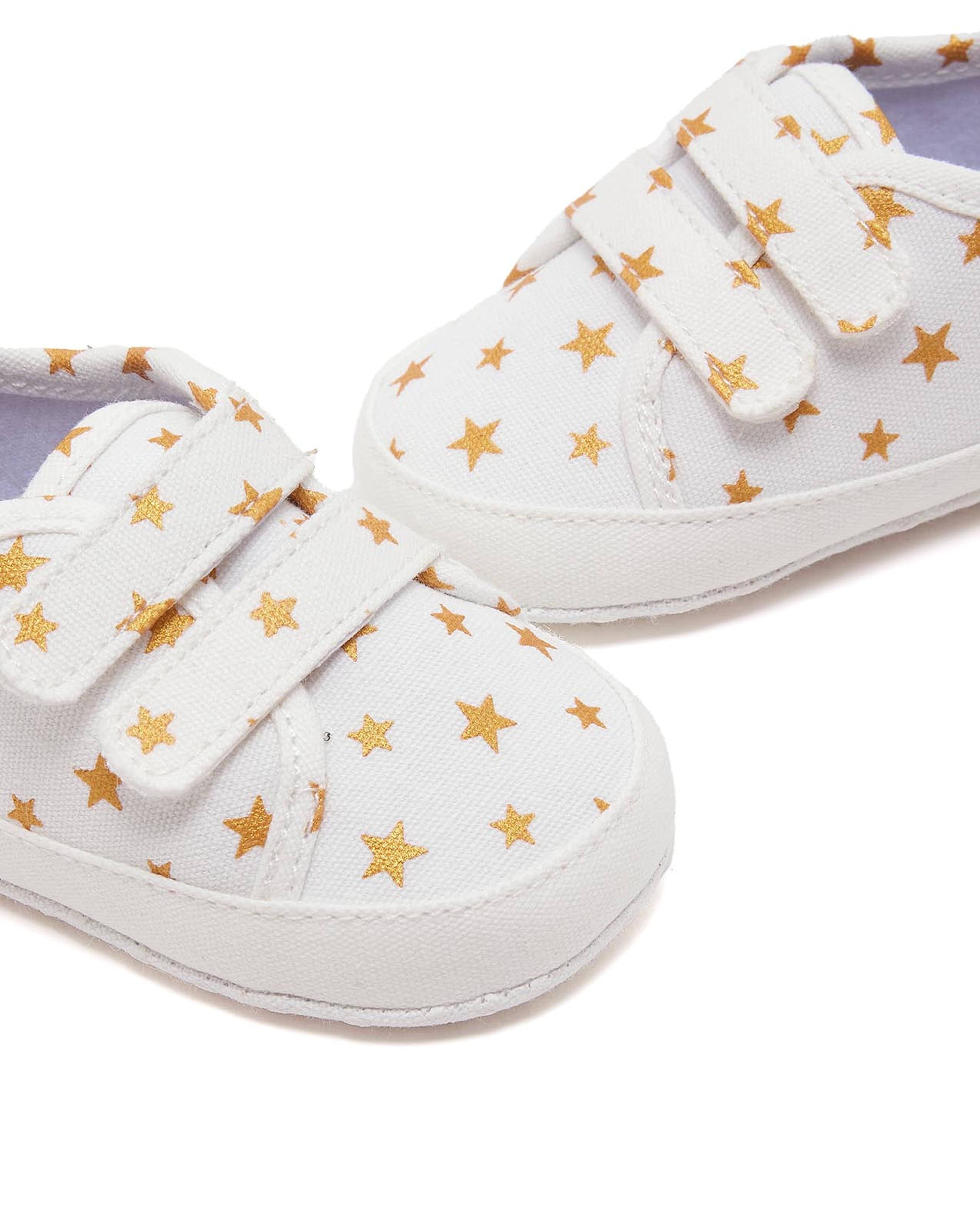 حذاء قماش بطبعة نجوم