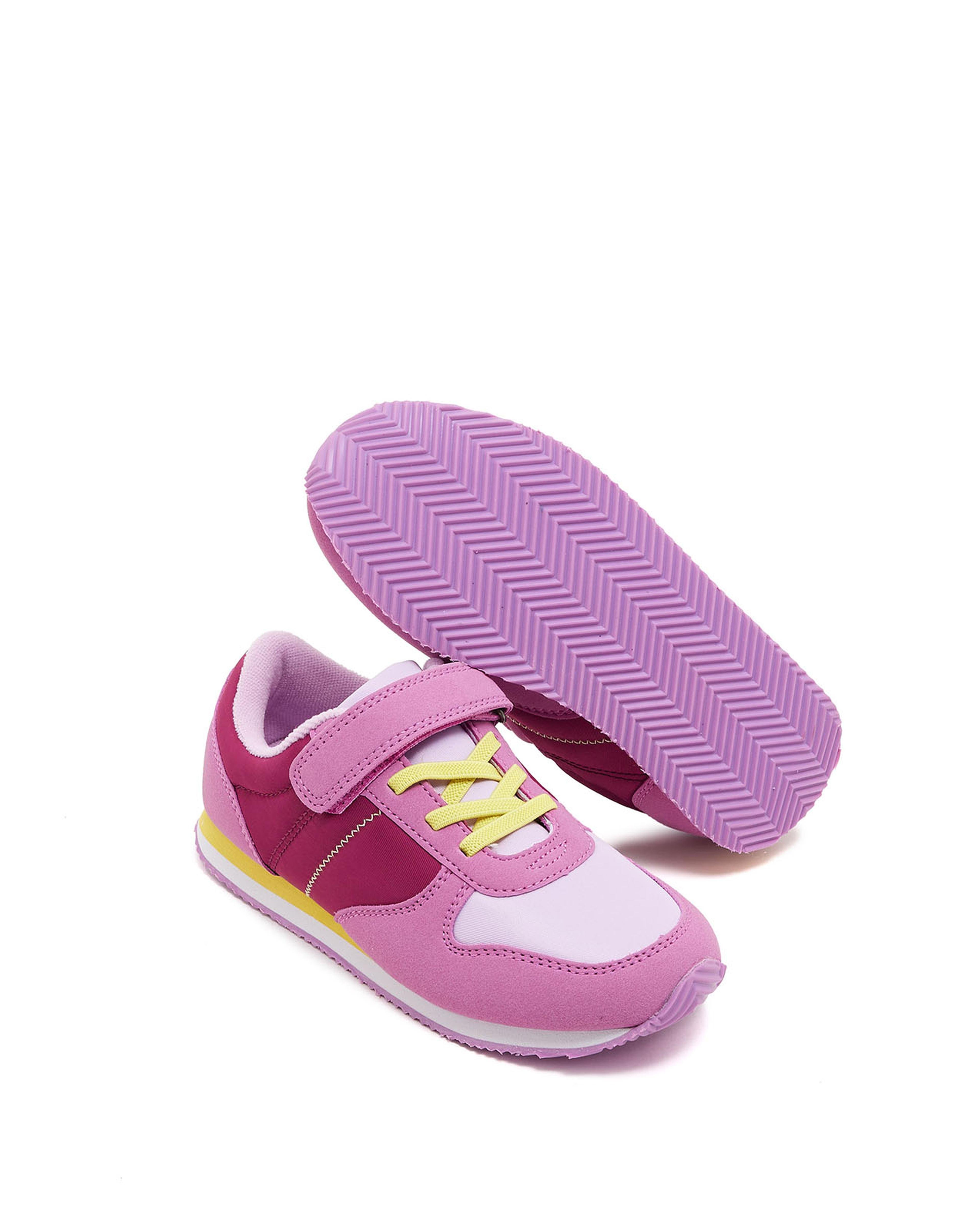 حذاء رياضي فليكرو بألوان متناسقة