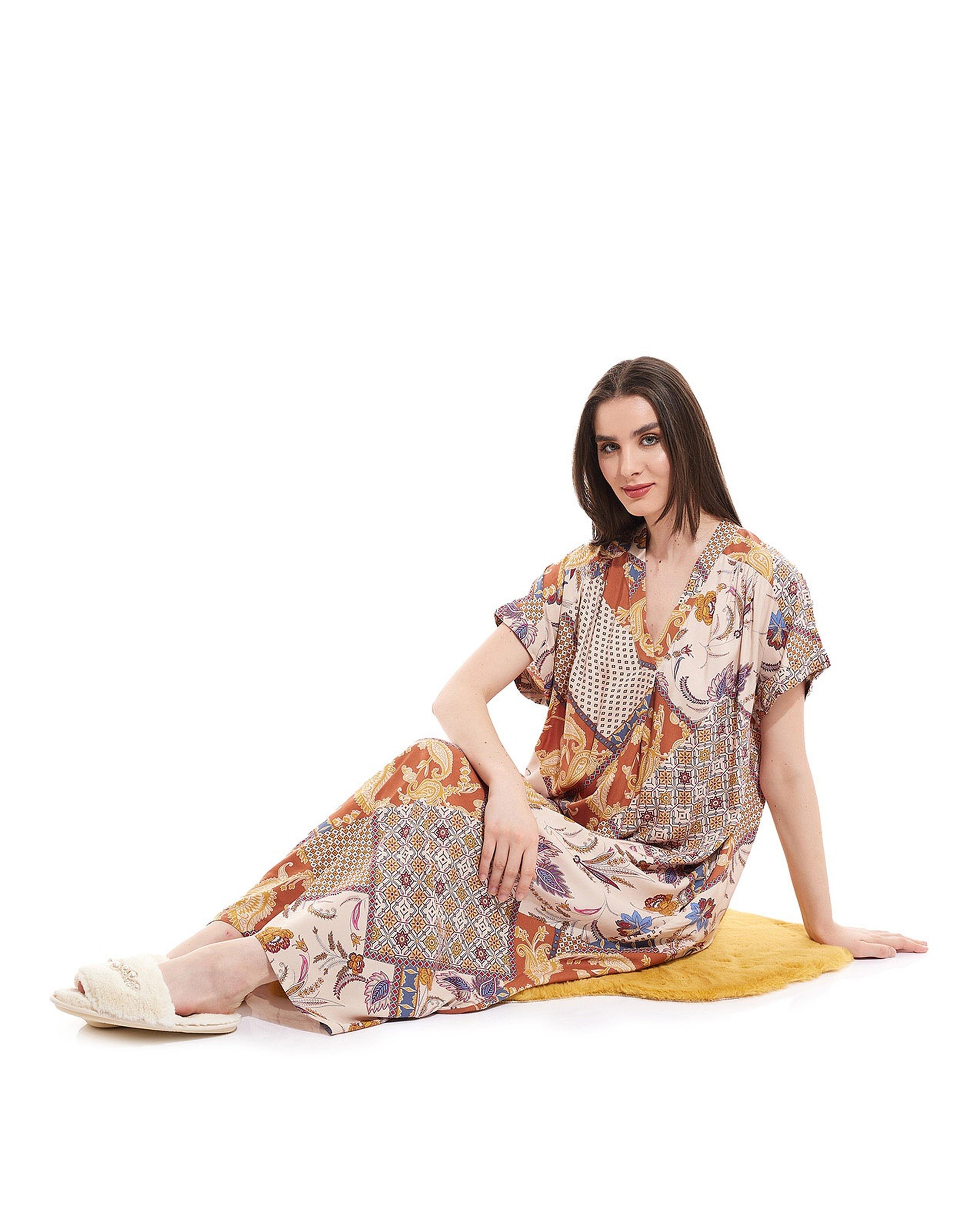 Patterned Nightgown with V-Neck and Short Sleeves