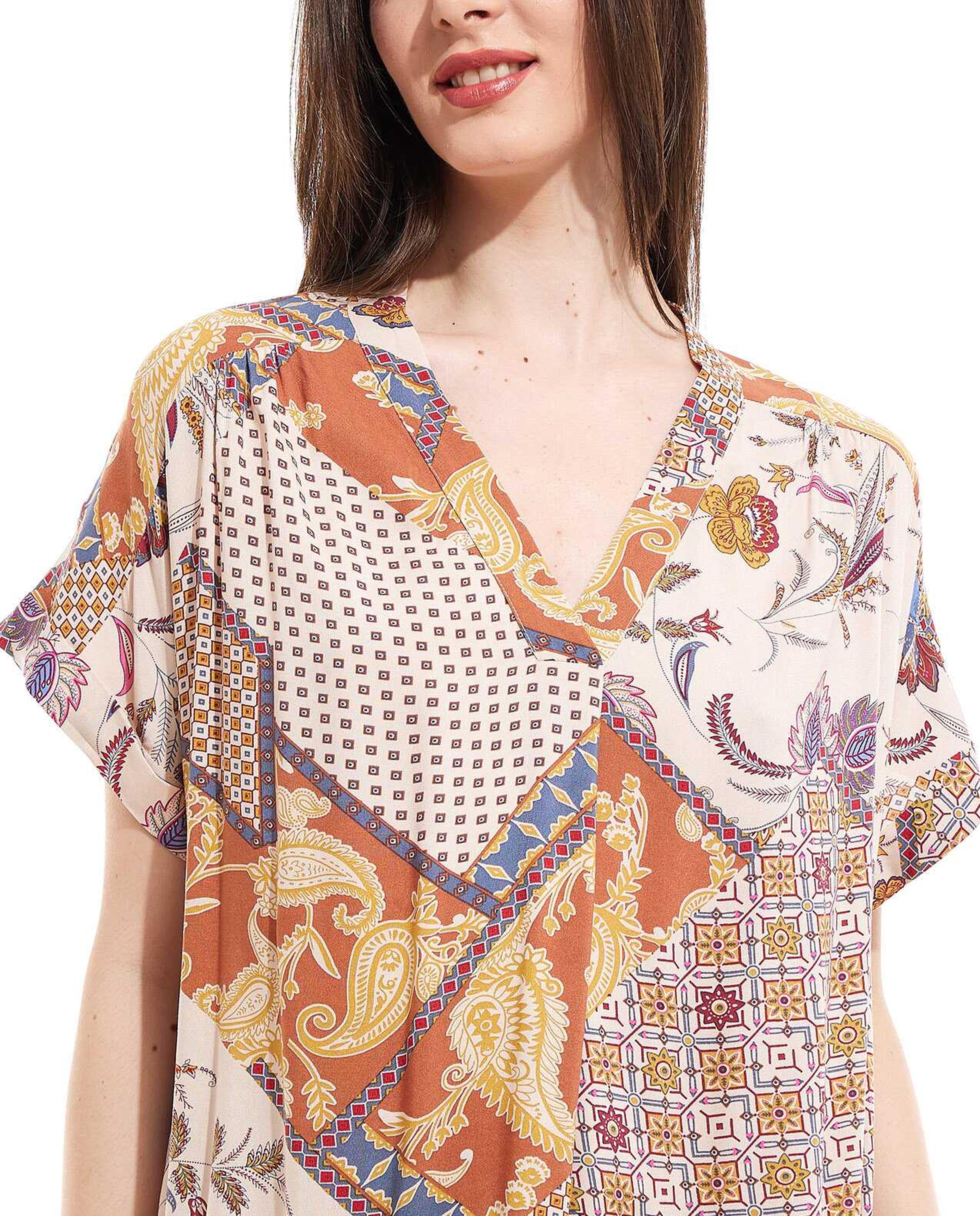 Patterned Nightgown with V-Neck and Short Sleeves