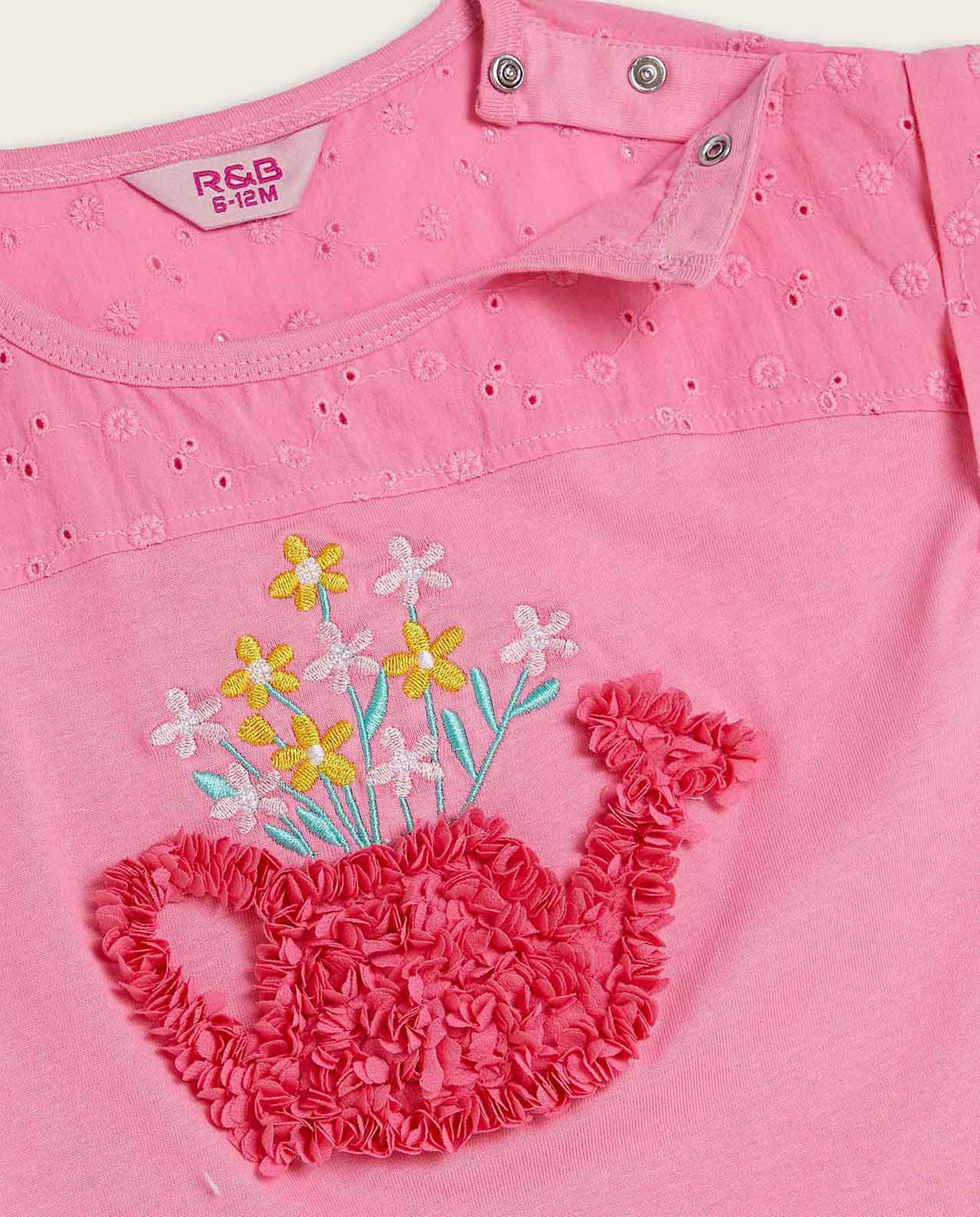 Applique Detail Top with Crew Neck and Short Sleeves