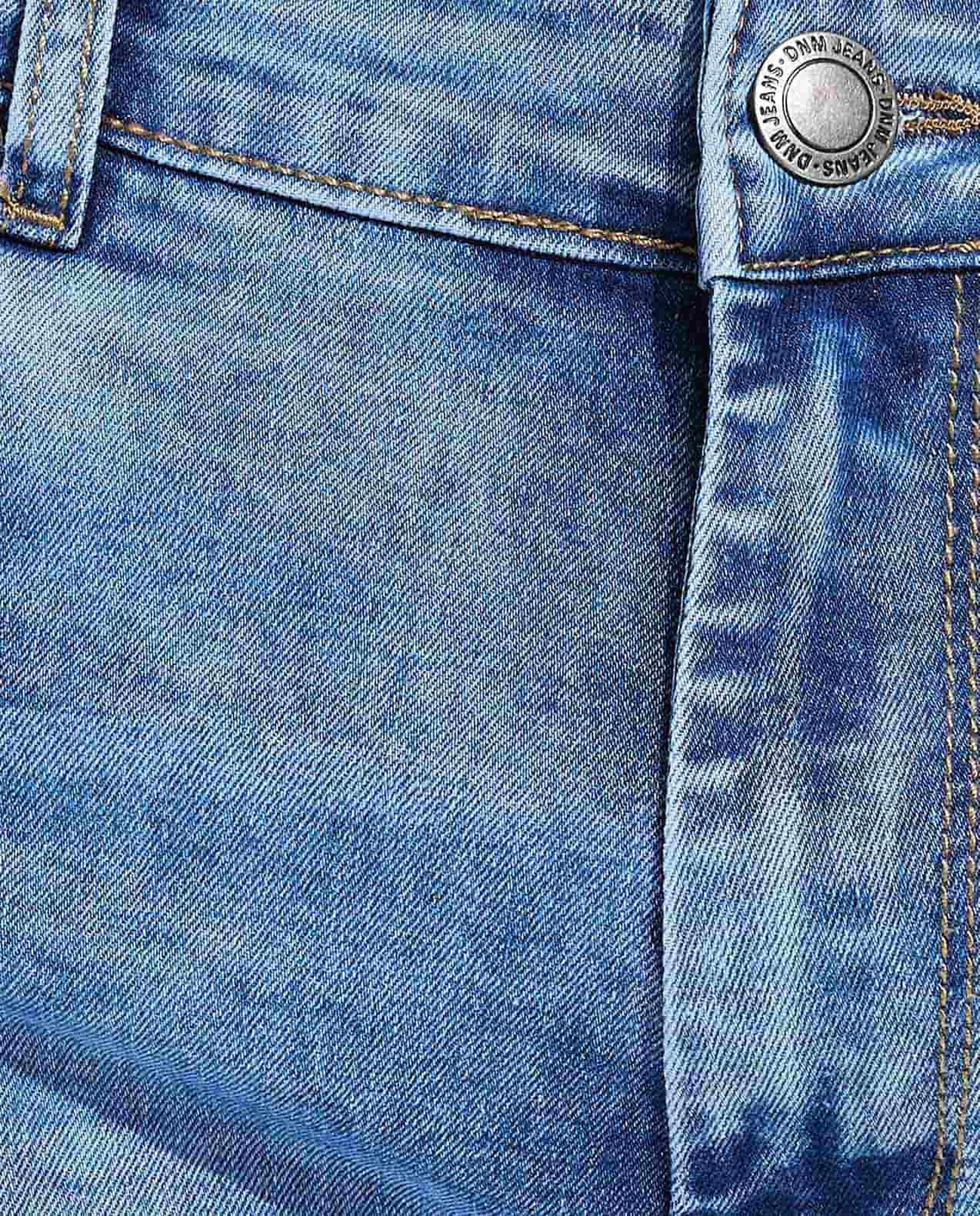 بنطال جينز مع أزرار