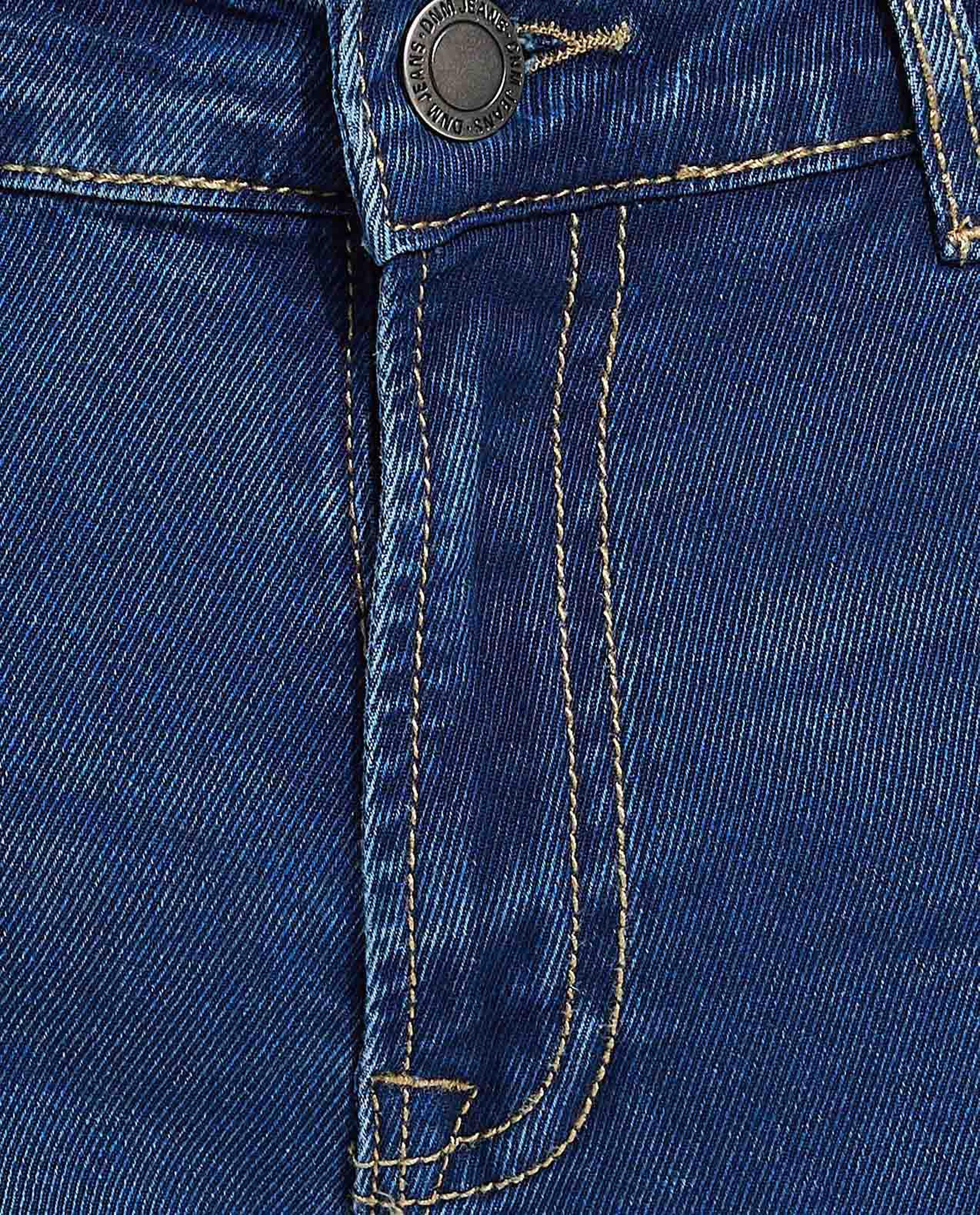 بنطال جينز مع أزرار