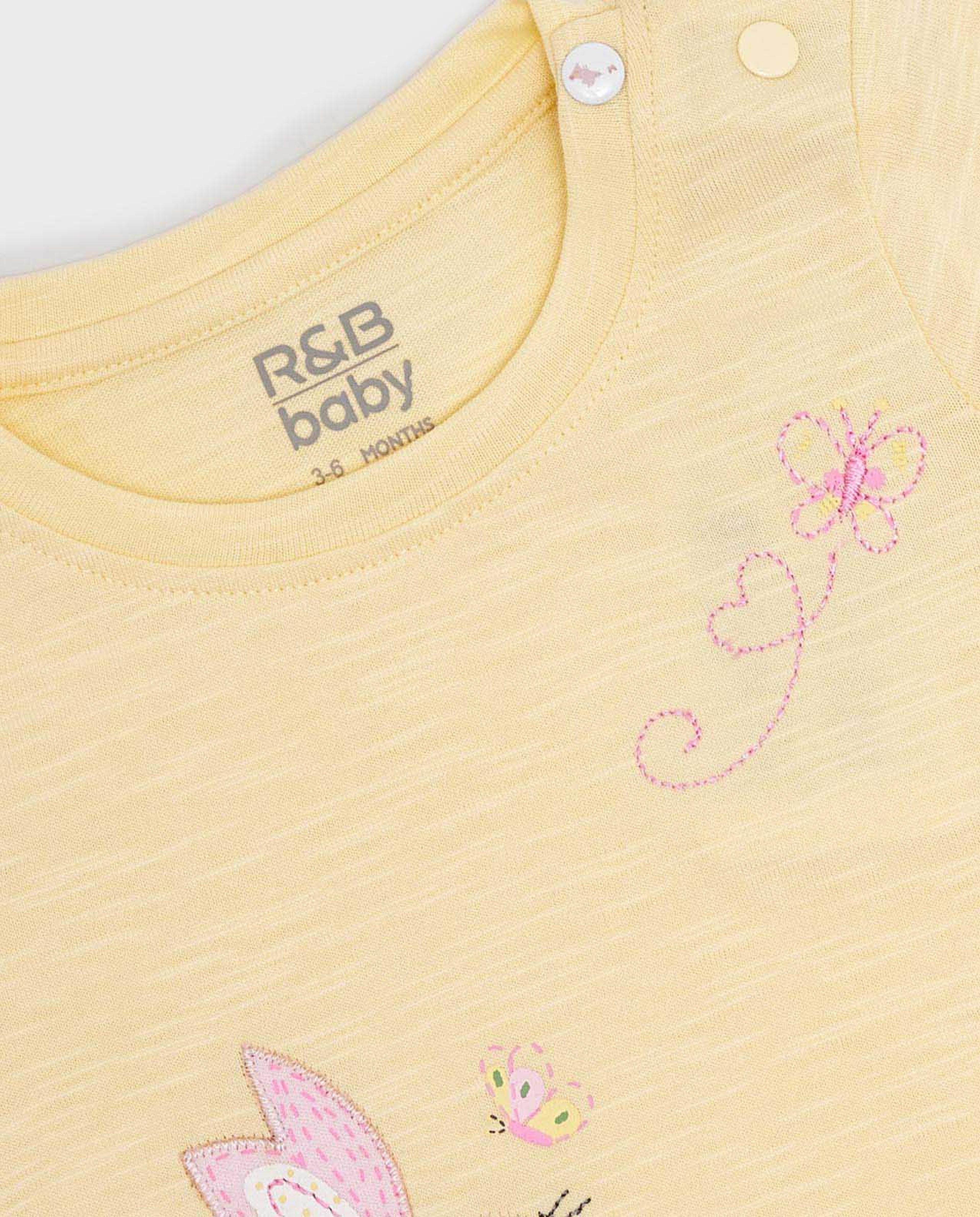 Applique Detail Top with Crew Neck and Short Sleeves