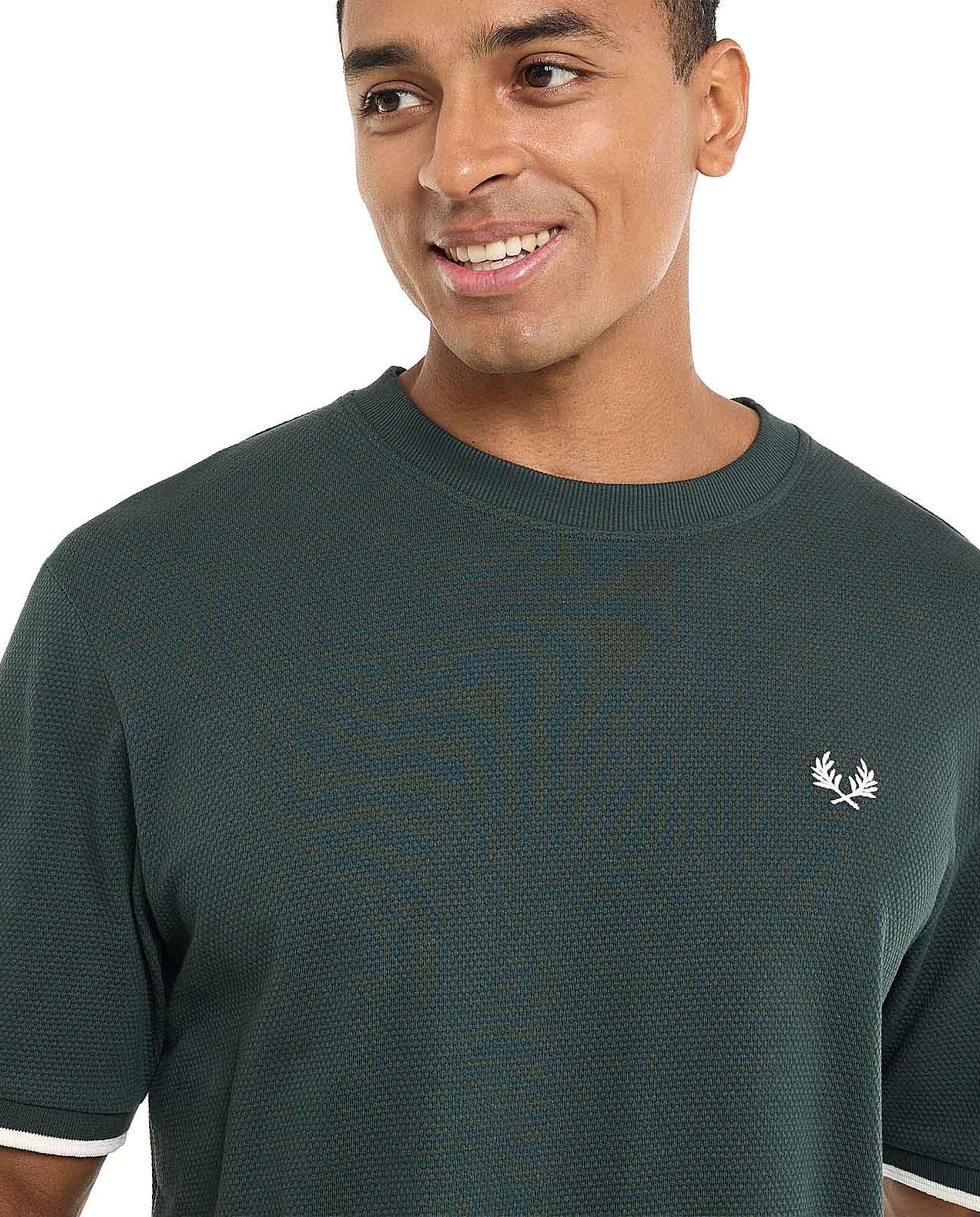 Contrast Trim T-Shirt with Crew Neck and Short Sleeves