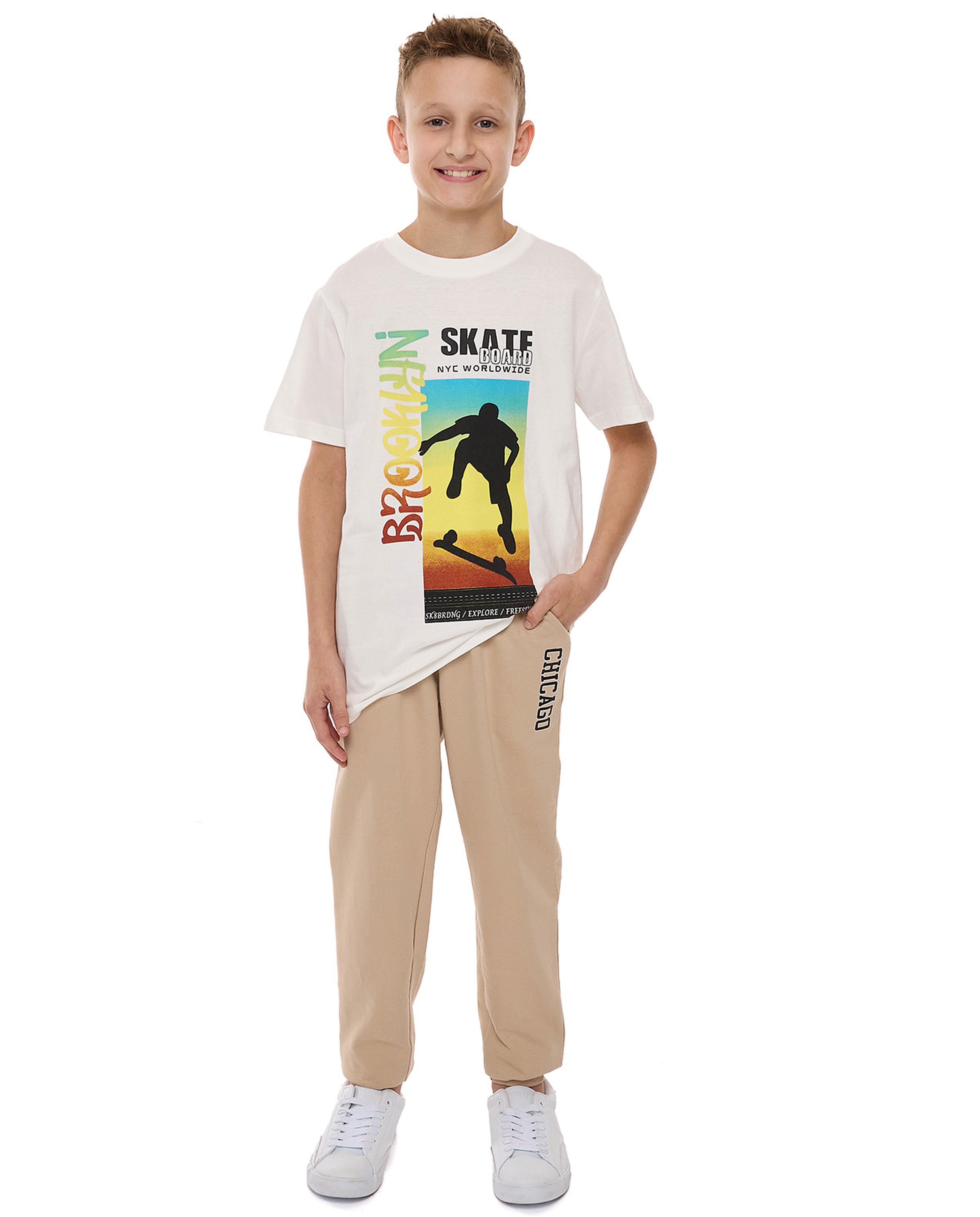 Graphic Print T-Shirt with Crew Neck and Short Sleeves